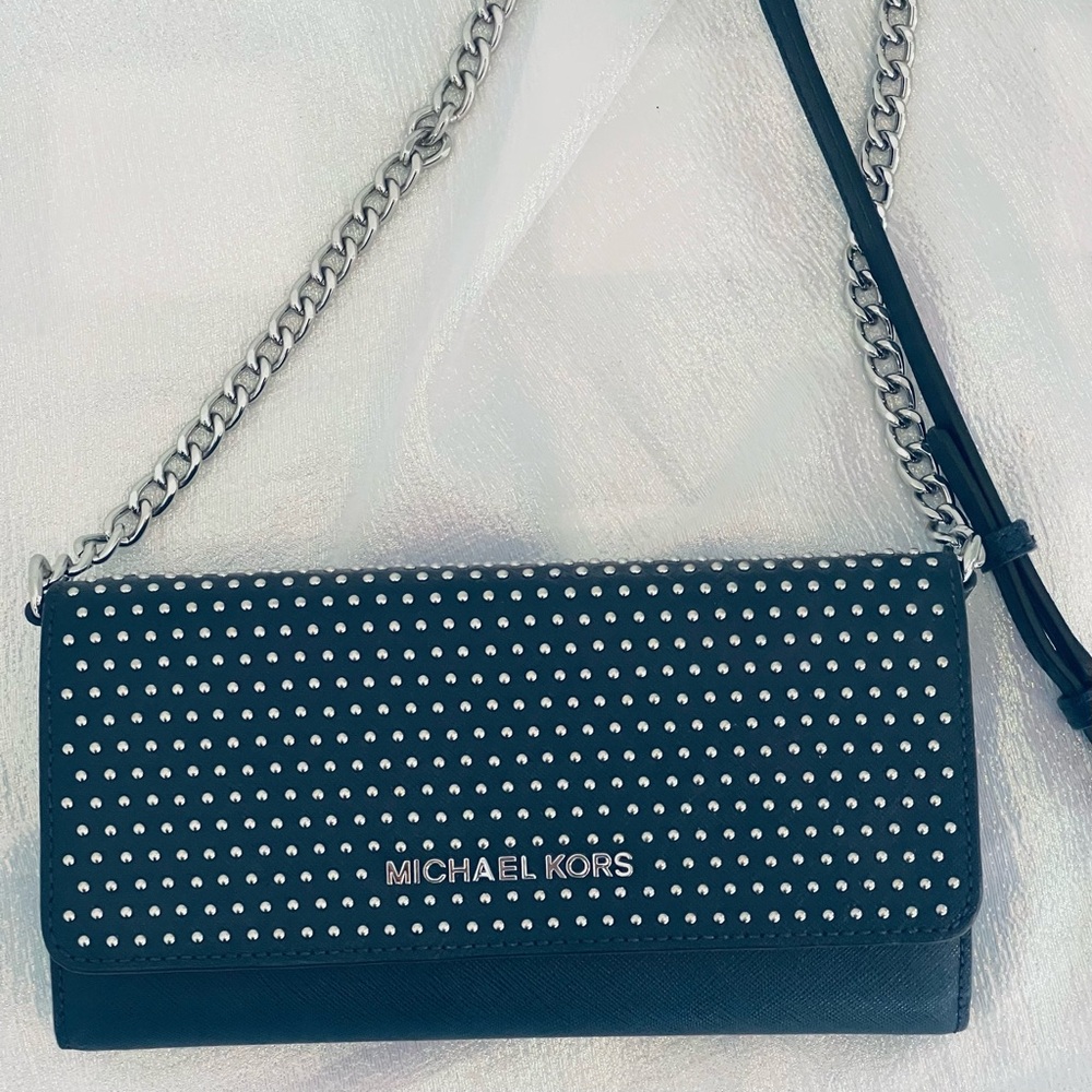 Michael Kors Micro Stud
Convertible Navy Crossbody Chain
Wallet
